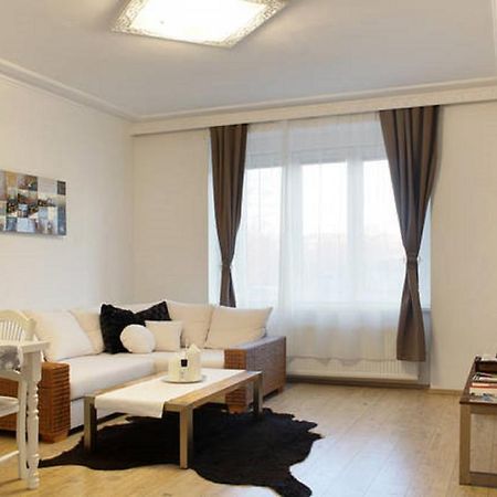Apartment Argentinska 8 Prague Ngoại thất bức ảnh