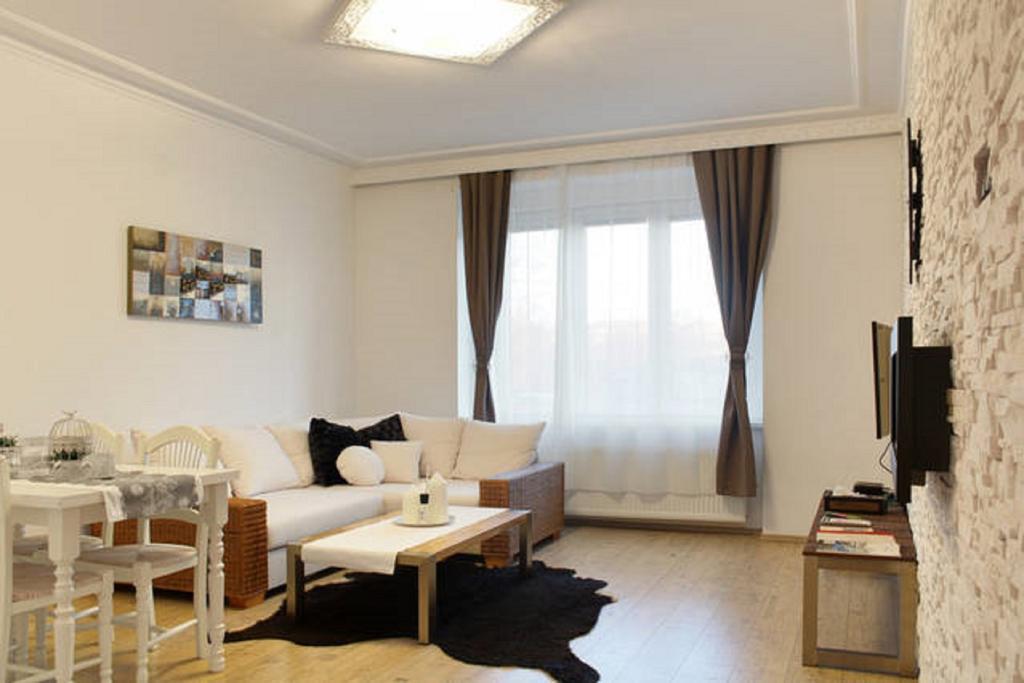 Apartment Argentinska 8 Prague Ngoại thất bức ảnh